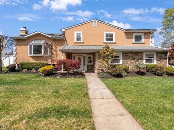 95 Calvert Ave E, Edison, NJ 08820