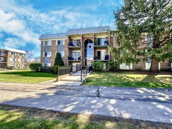 1609 N Windsor Drive , Unit 203, Arlington Heights, IL 60004