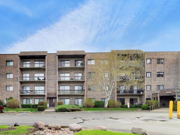 1400 N Elmhurst Road , Unit 319, Mount Prospect, IL 60056