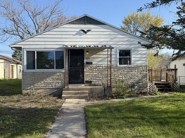 8208 W Keefe AVENUE, Milwaukee, WI 53222