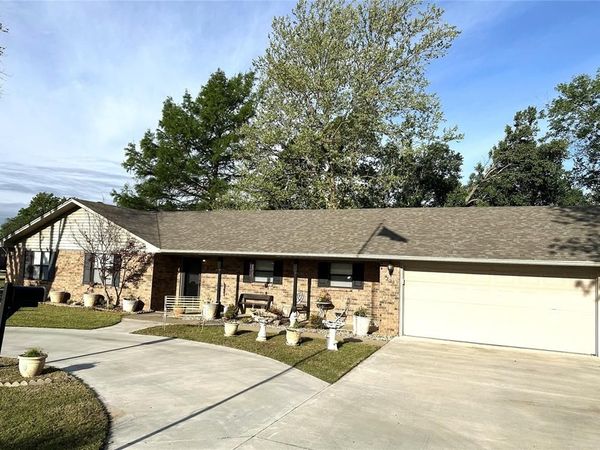 221 Sooner Road, Holdenville, OK 74848