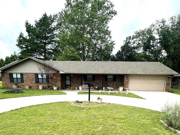 221 Sooner Road, Holdenville, OK 74848