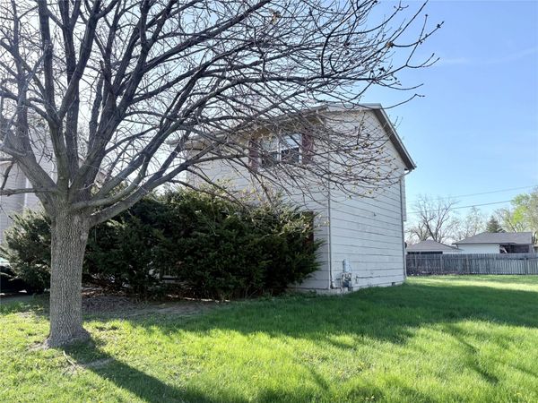 100 NE 5th Court , Grimes, IA 50111