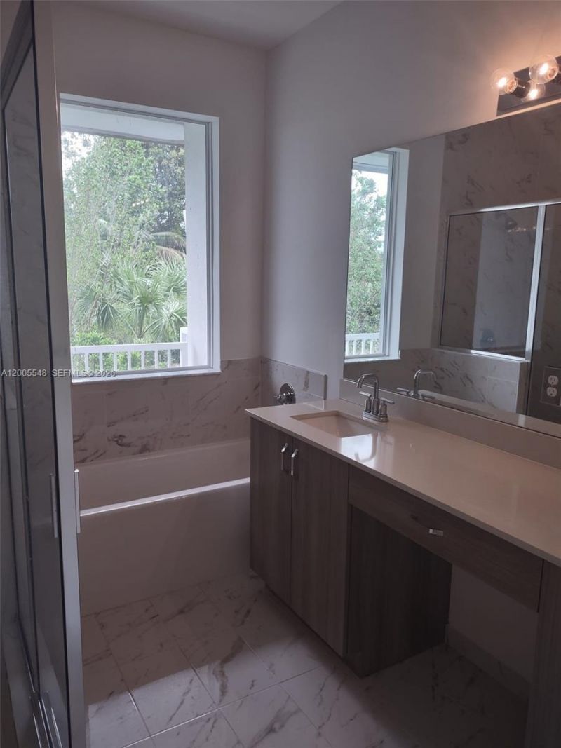 640 Pioneer Way , Unit 640, Royal Palm Beach, FL 33411 Photo