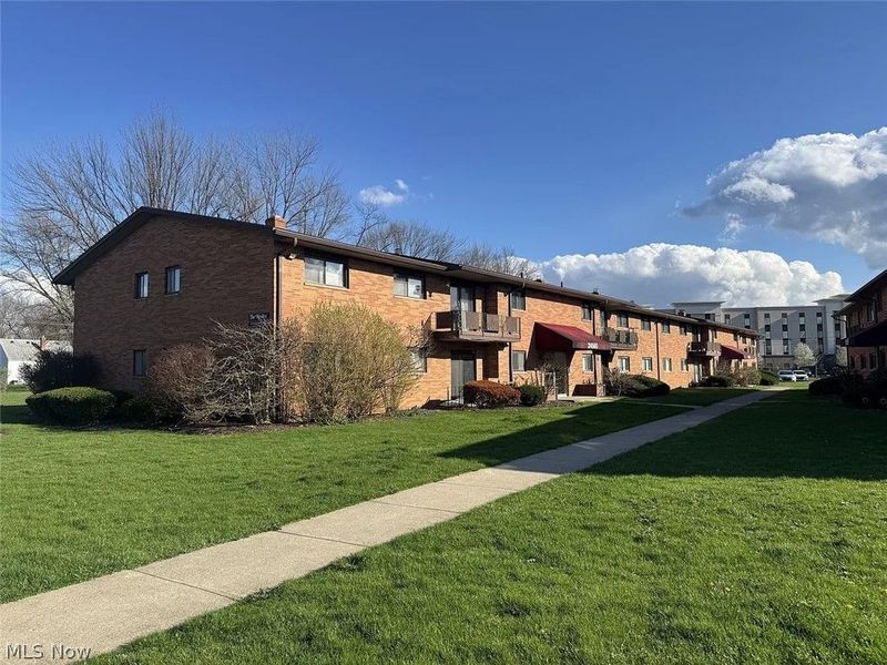 24635 Clareshire Drive, Unit 203, North Olmsted, OH 44070 Photo 1