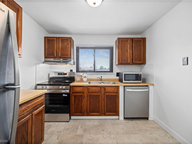 24635 Clareshire Drive, Unit 203, North Olmsted, OH 44070 Photo 12