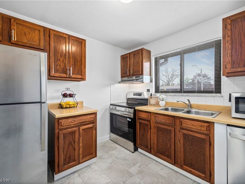 24635 Clareshire Drive, Unit 203, North Olmsted, OH 44070 Photo 13