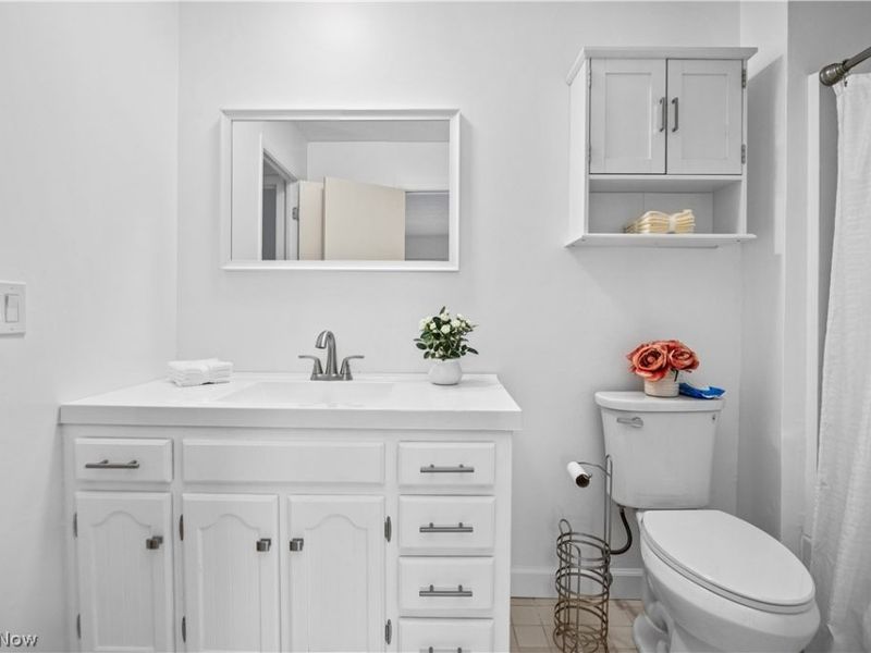 24635 Clareshire Drive, Unit 203, North Olmsted, OH 44070 Photo 22