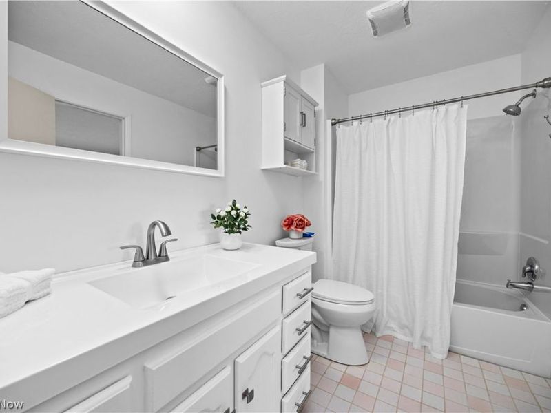 24635 Clareshire Drive, Unit 203, North Olmsted, OH 44070 Photo 23