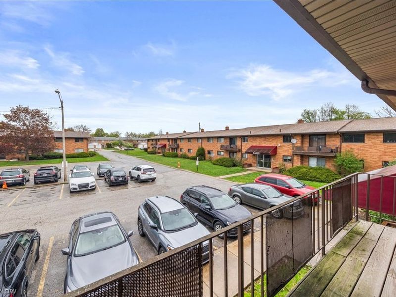 24635 Clareshire Drive, Unit 203, North Olmsted, OH 44070 Photo 3