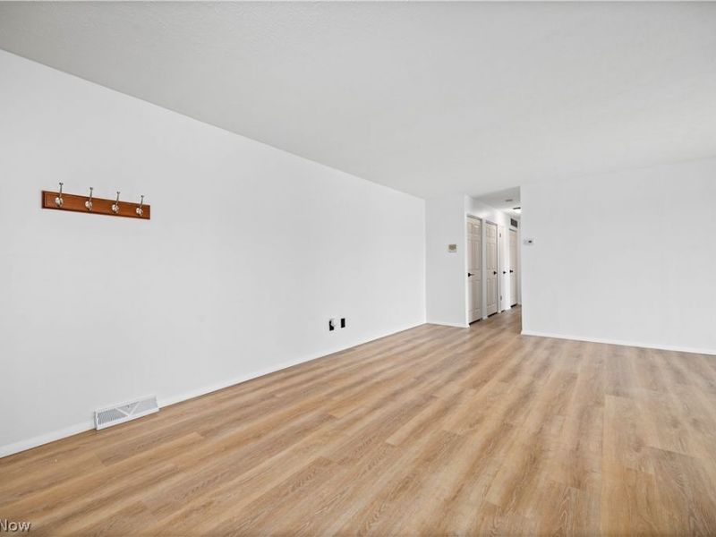 24635 Clareshire Drive, Unit 203, North Olmsted, OH 44070 Photo 5