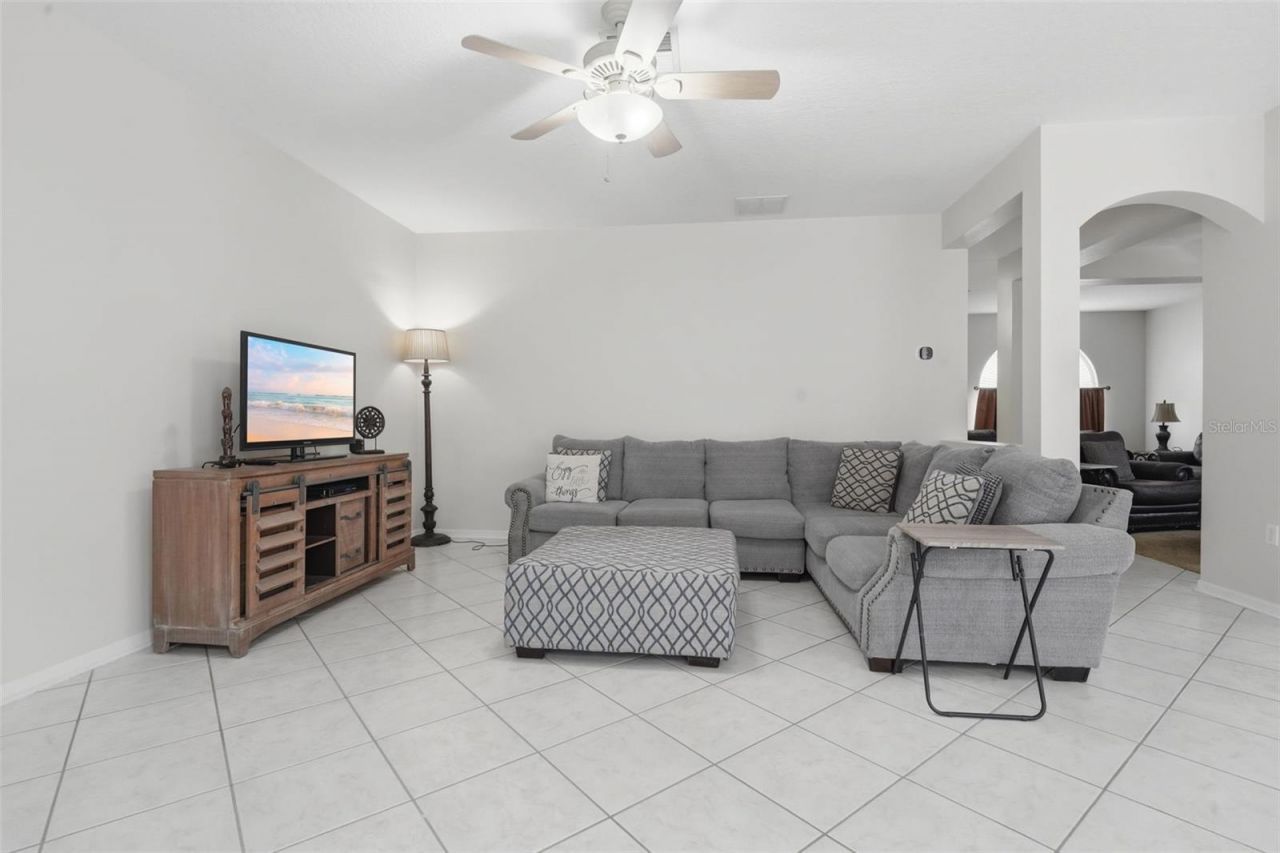 4029 Andover Cay Boulevard, Orlando, FL 32825 Photo