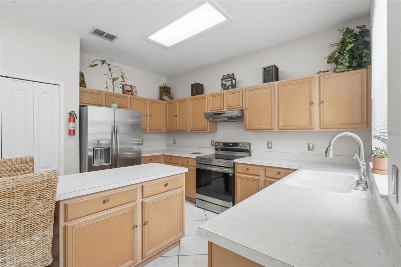 4029 Andover Cay Boulevard, Orlando, FL 32825 Photo