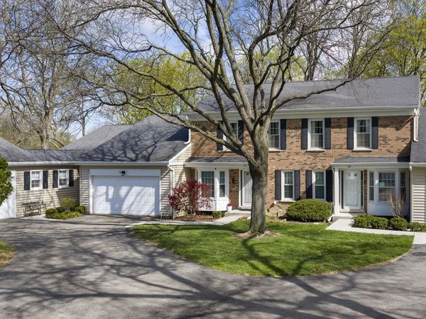 19 The Court of Greenway , Unit 19, Northbrook, IL 60062