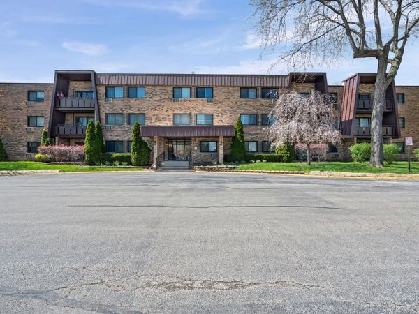1205 E Hintz Road , Unit 209, Arlington Heights, IL 60004