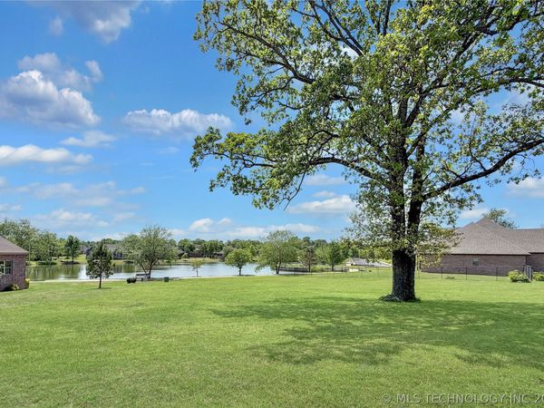 725 W Northlake Drive , Tahlequah, OK 74464