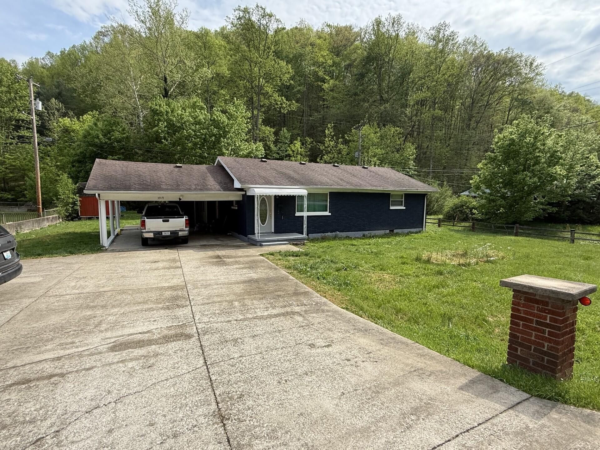 3919 KY-40 , Paintsville, KY 41240