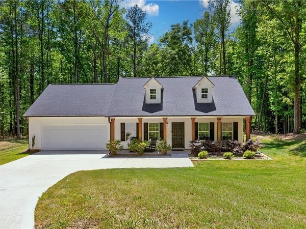 584 Tuxedo Drive, Commerce, GA 30530