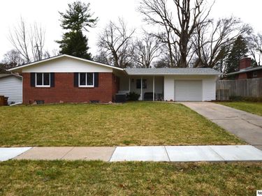 5815 J Street , Lincoln, NE 68510