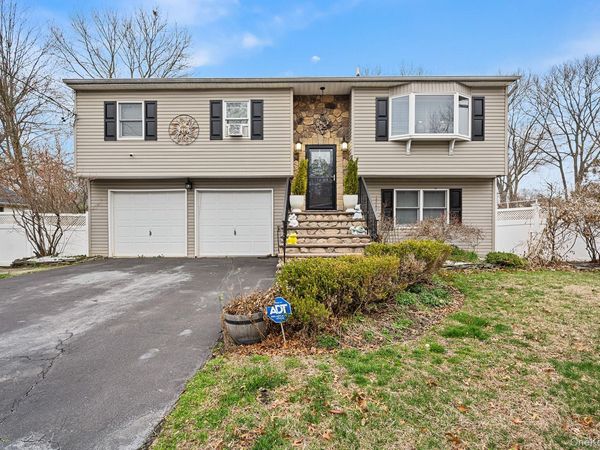 549 4th Street , Ronkonkoma, NY 11779