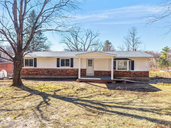 90 Clamsteam Road, Halfmoon, NY 12065