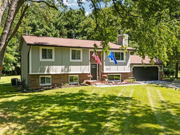 8739 Coyle Drive, Pinckney, MI 48169