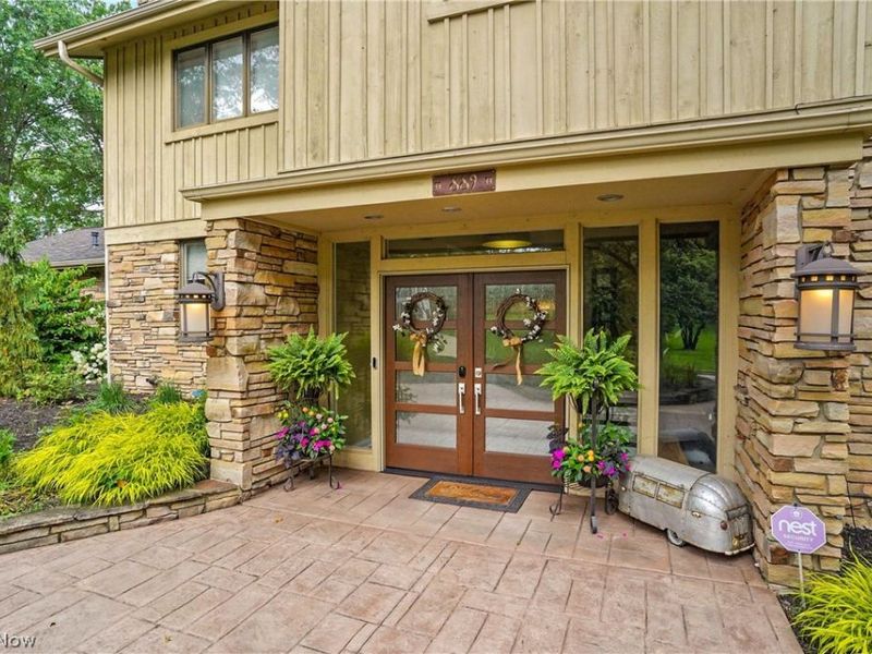 889 Eaton Avenue, Akron, OH 44303 Photo 2