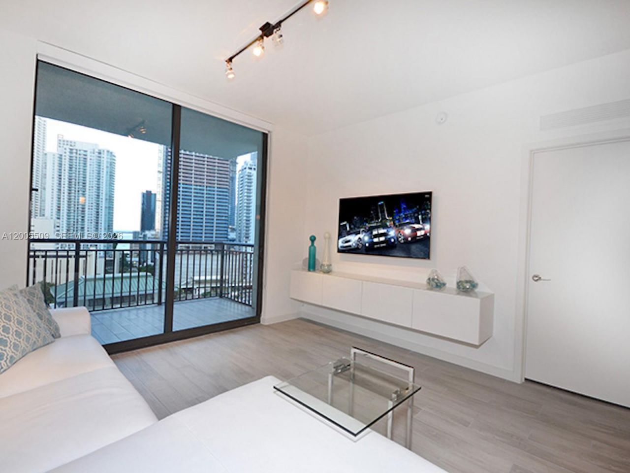 999 SW 1st Ave , Unit 1611, Miami, FL 33130 Photo