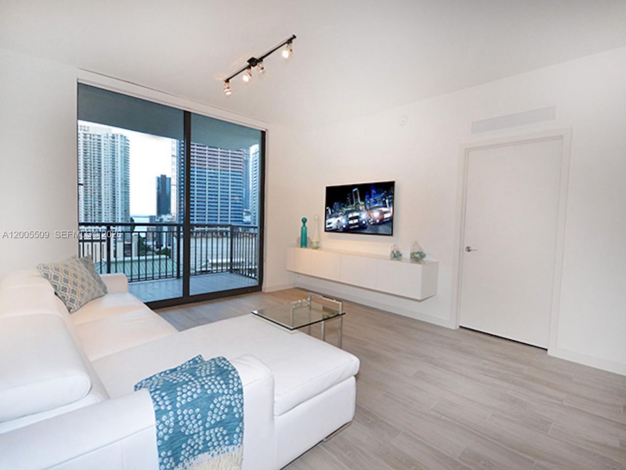 999 SW 1st Ave , Unit 1611, Miami, FL 33130 Photo