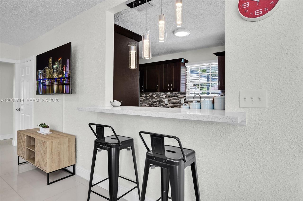 6452 Custer, Hollywood, FL 33024 Photo