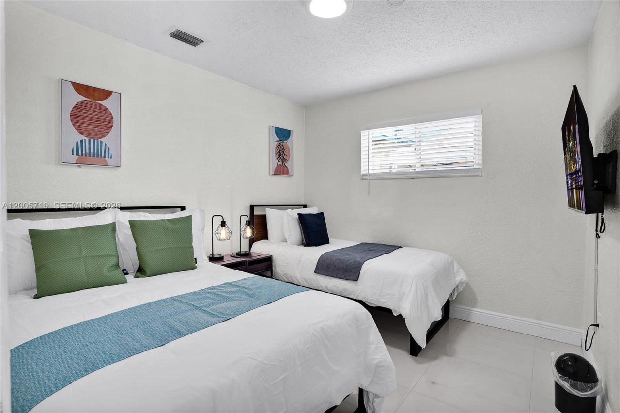 6452 Custer, Hollywood, FL 33024 Photo