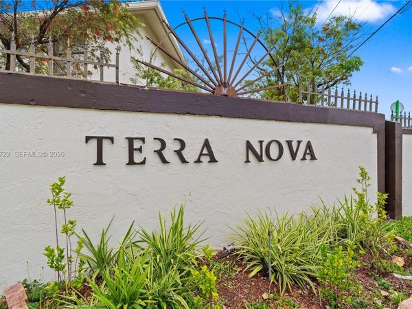 10877 NW 7th St , Unit 21-35, Miami, FL 33172