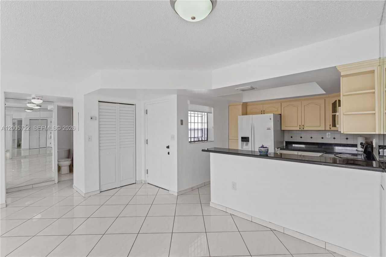 10877 NW 7th St, Unit 21-35, Miami, FL 33172 Photo