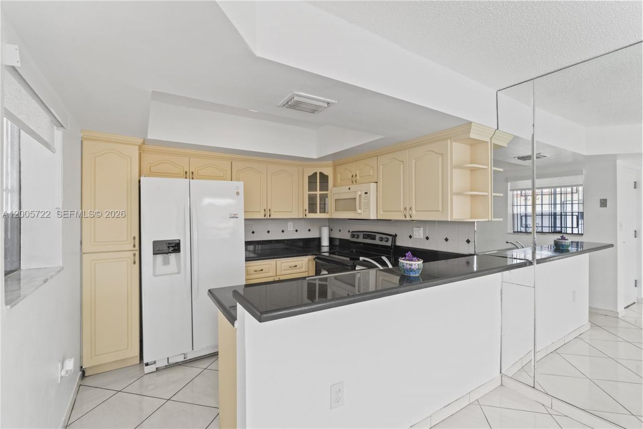 10877 NW 7th St, Unit 21-35, Miami, FL 33172 Photo