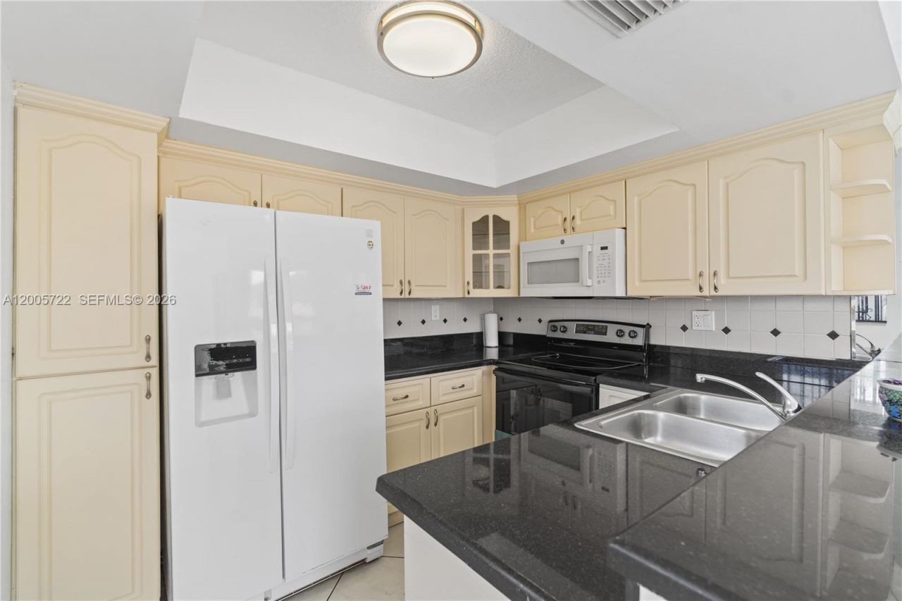 10877 NW 7th St, Unit 21-35, Miami, FL 33172 Photo