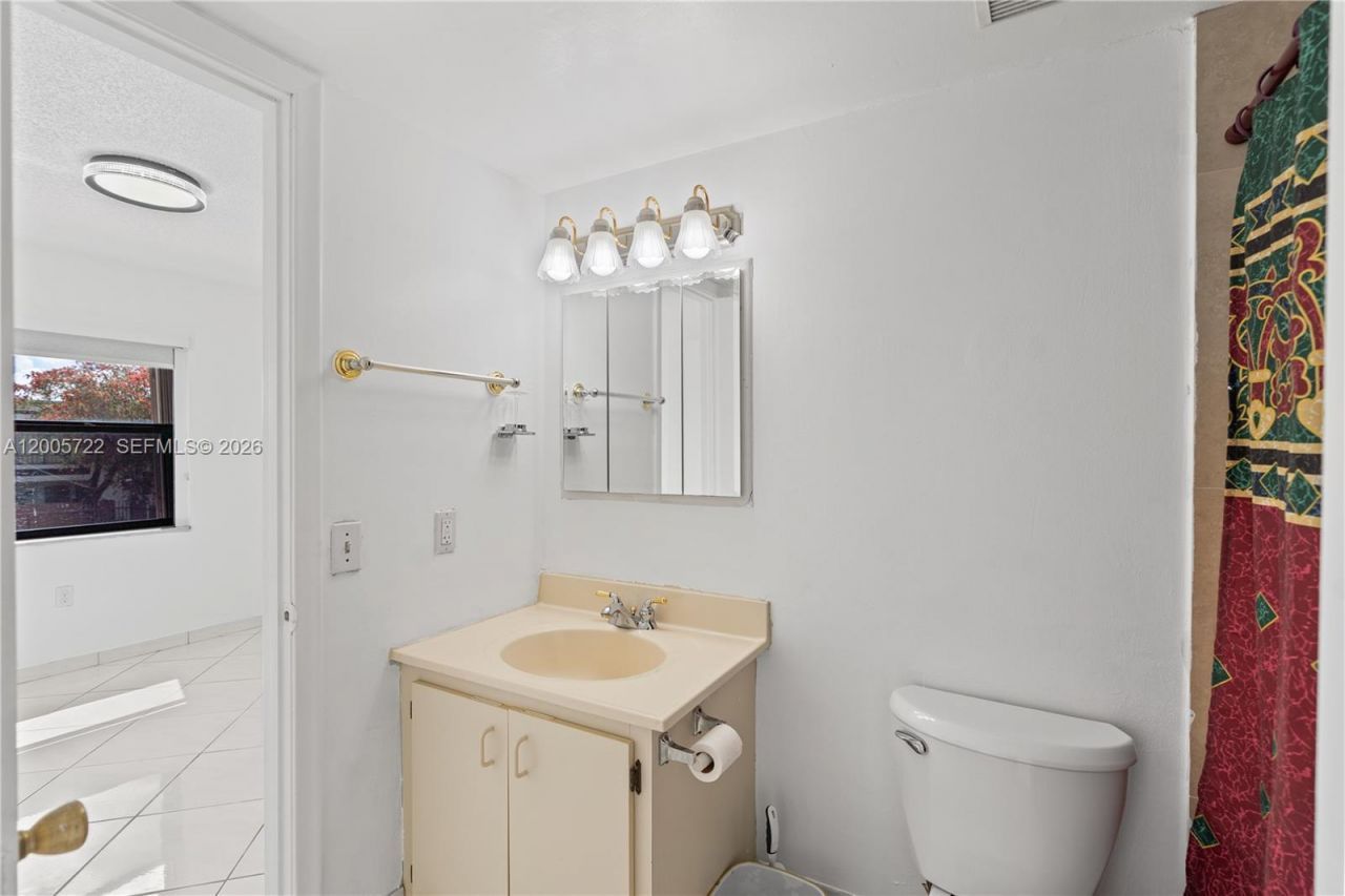 10877 NW 7th St, Unit 21-35, Miami, FL 33172 Photo