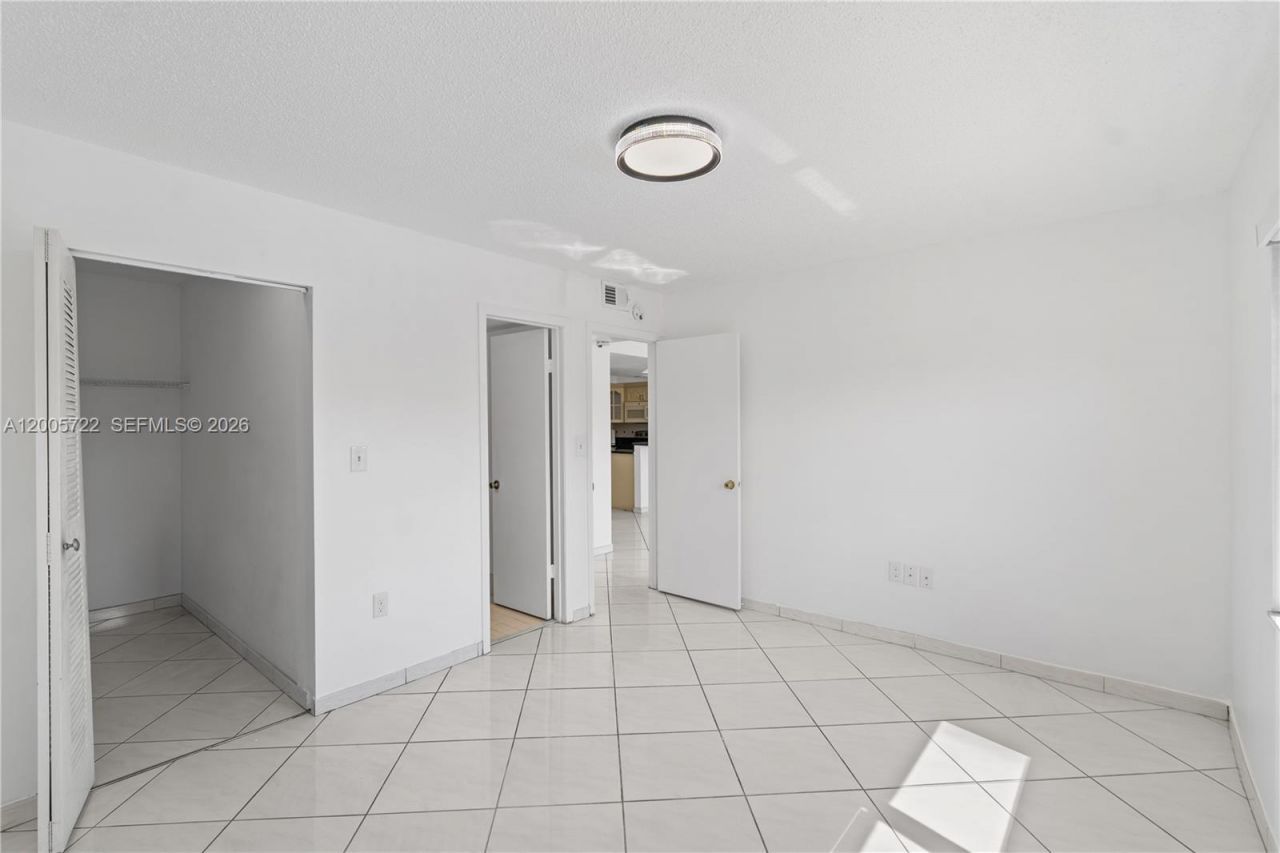 10877 NW 7th St, Unit 21-35, Miami, FL 33172 Photo