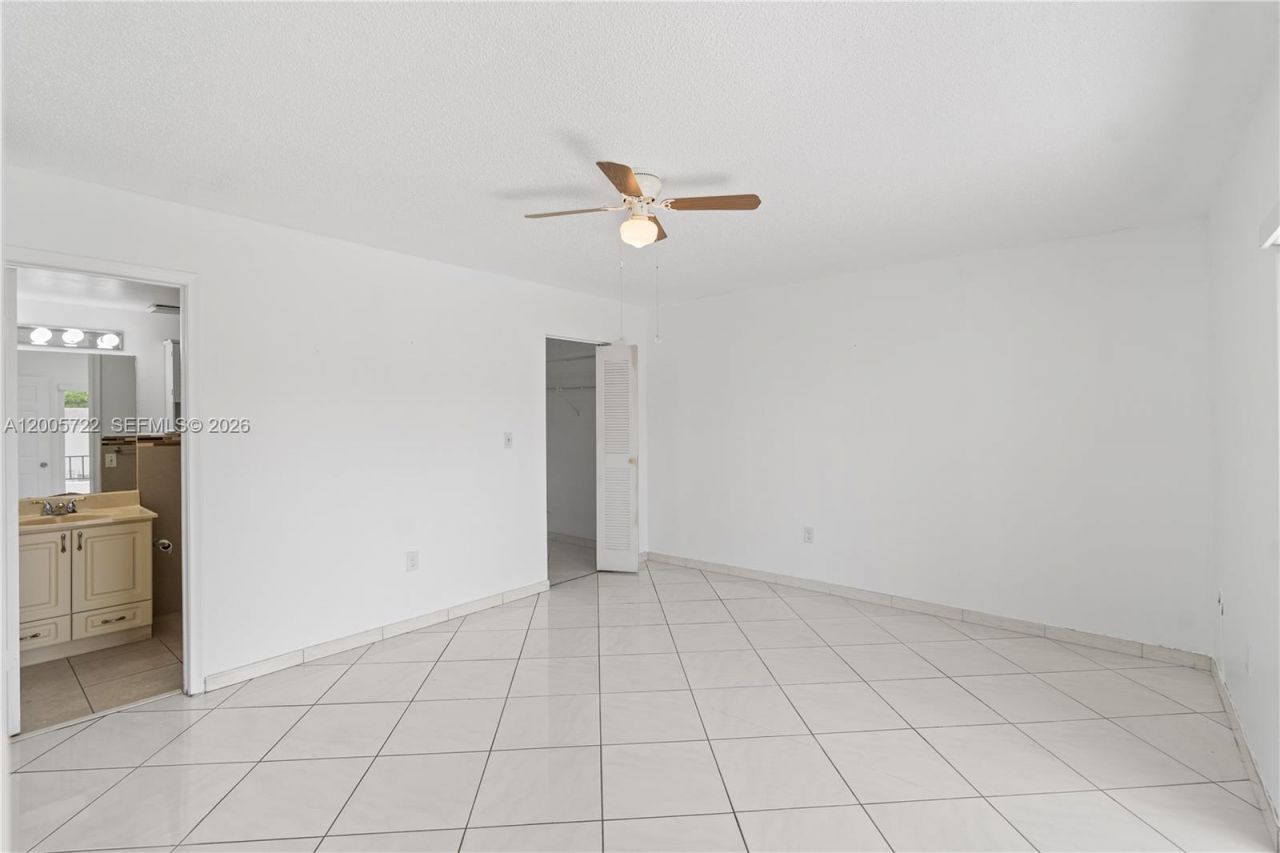10877 NW 7th St, Unit 21-35, Miami, FL 33172 Photo