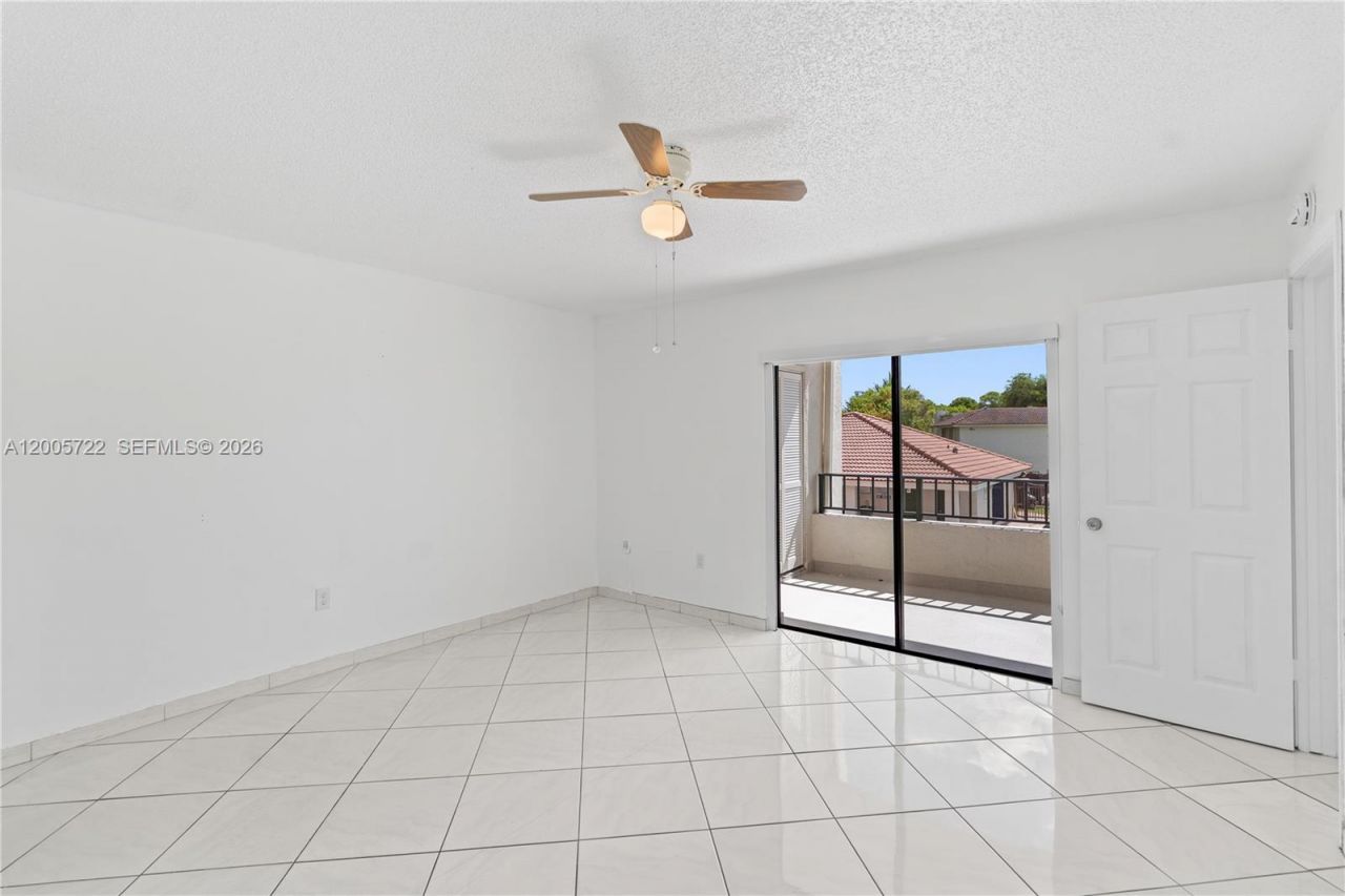 10877 NW 7th St, Unit 21-35, Miami, FL 33172 Photo