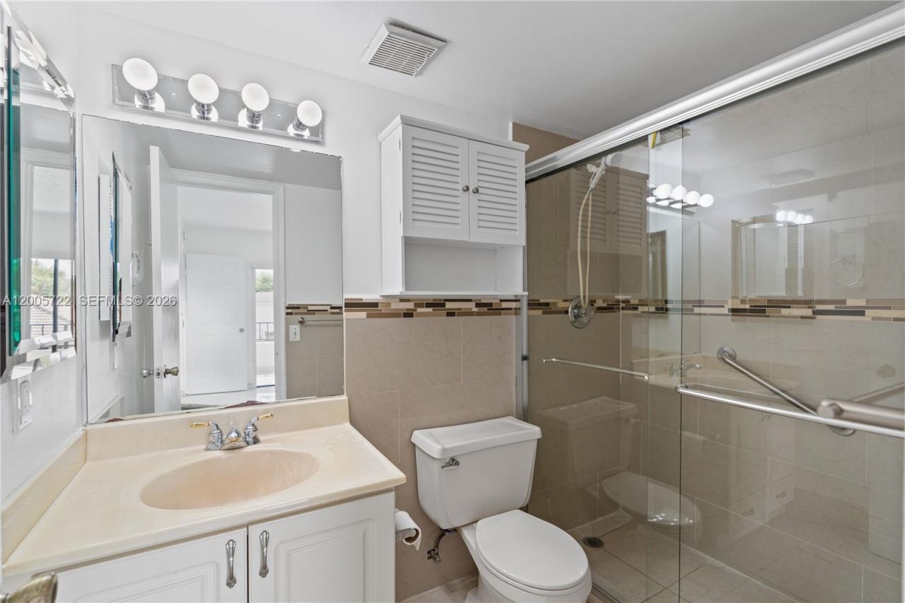 10877 NW 7th St, Unit 21-35, Miami, FL 33172 Photo