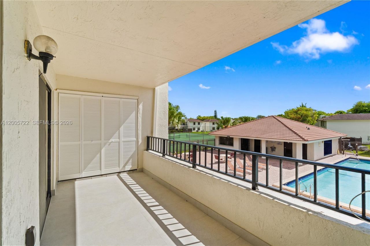 10877 NW 7th St, Unit 21-35, Miami, FL 33172 Photo