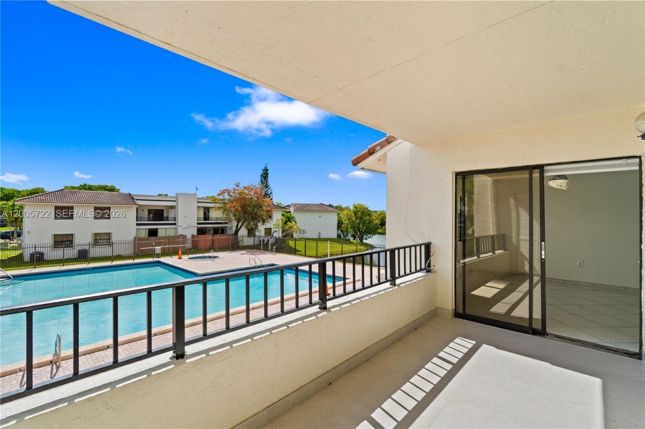 10877 NW 7th St, Unit 21-35, Miami, FL 33172 Photo