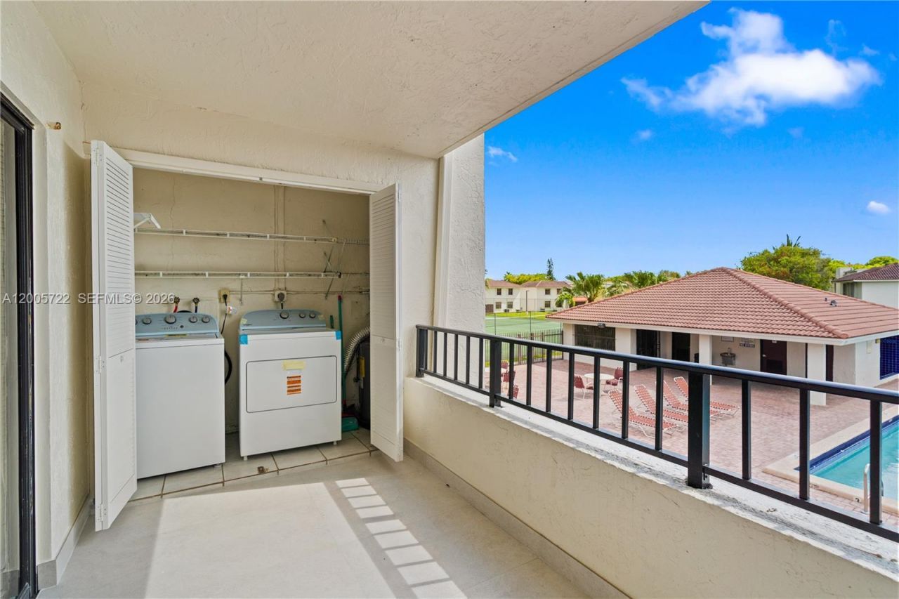 10877 NW 7th St, Unit 21-35, Miami, FL 33172 Photo