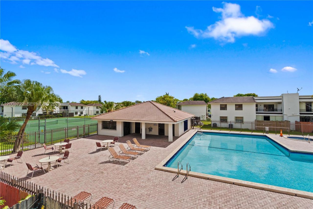 10877 NW 7th St, Unit 21-35, Miami, FL 33172 Photo