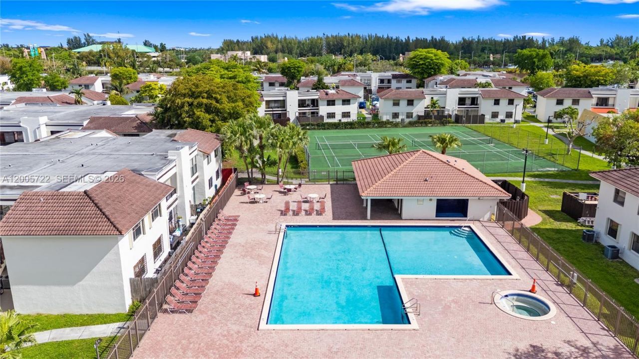 10877 NW 7th St, Unit 21-35, Miami, FL 33172 Photo