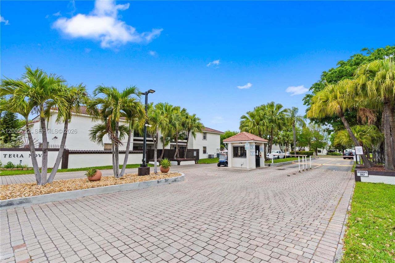 10877 NW 7th St, Unit 21-35, Miami, FL 33172 Photo