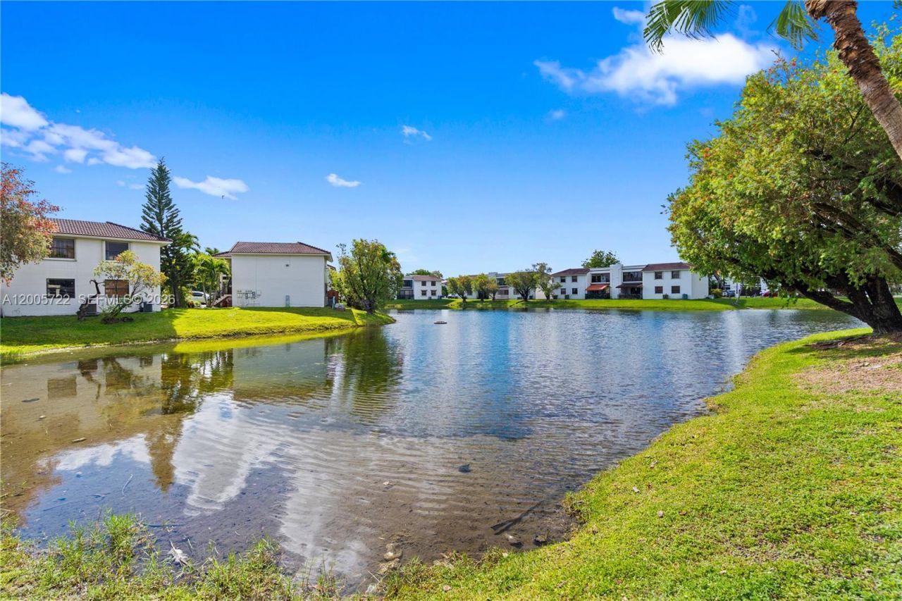 10877 NW 7th St, Unit 21-35, Miami, FL 33172 Photo