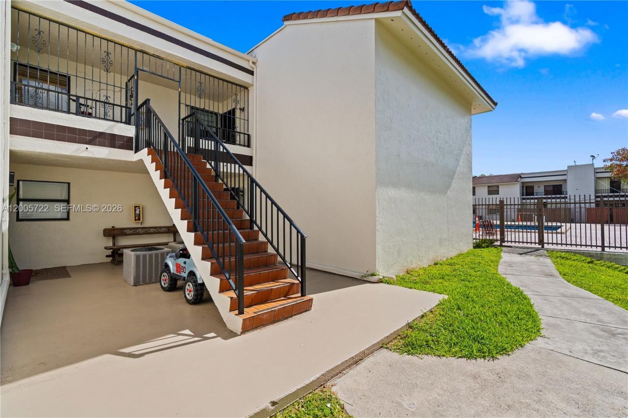 10877 NW 7th St, Unit 21-35, Miami, FL 33172 Photo