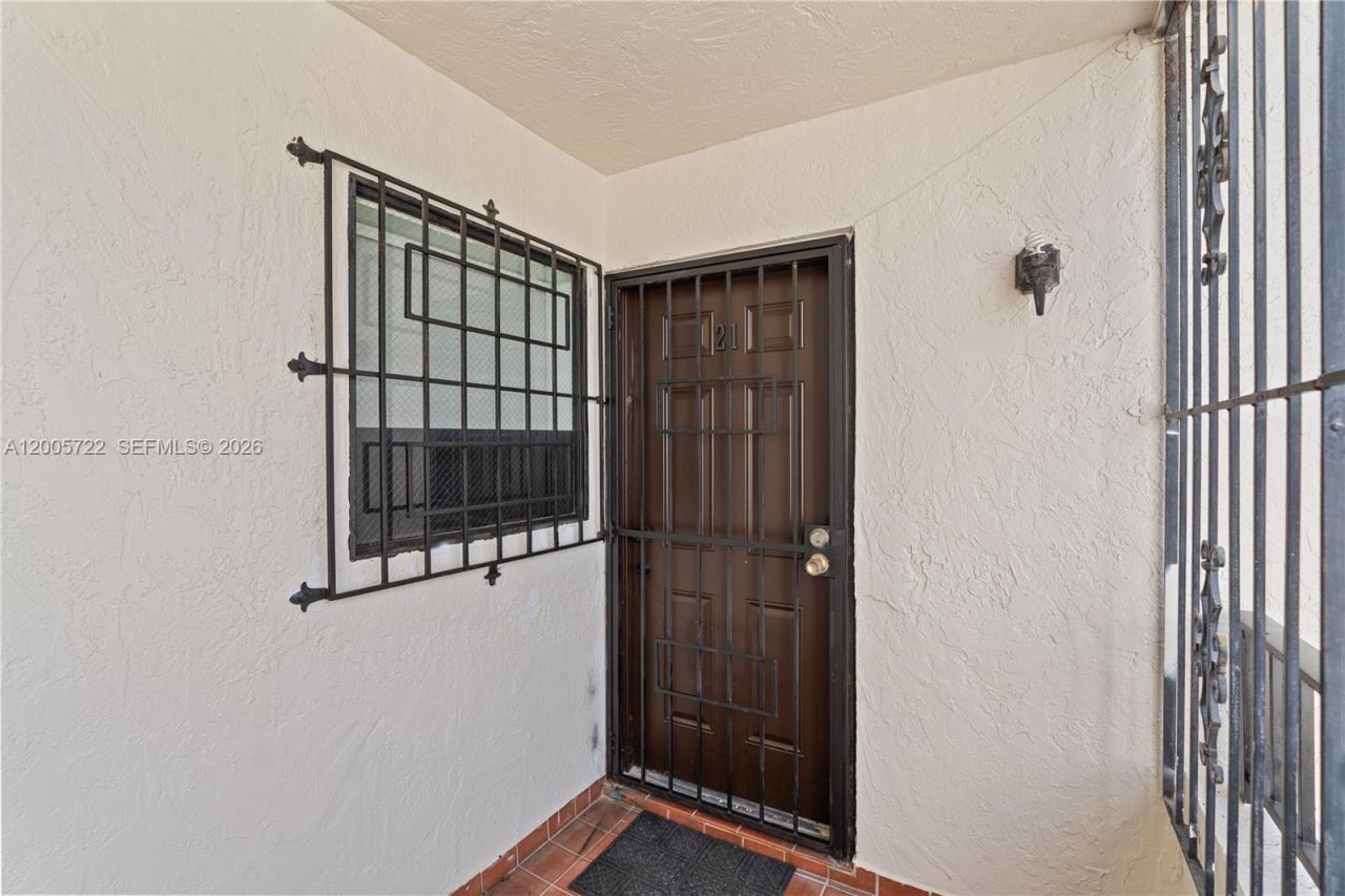 10877 NW 7th St, Unit 21-35, Miami, FL 33172 Photo