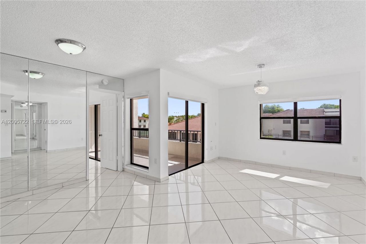 10877 NW 7th St, Unit 21-35, Miami, FL 33172 Photo